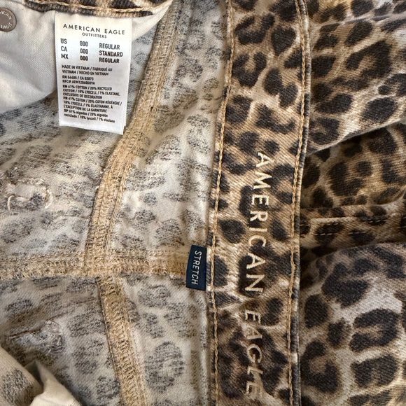 American Eagle Outfitters Leopard Print Wide Leg Jeans - size 000R - Picture 3 of 4
